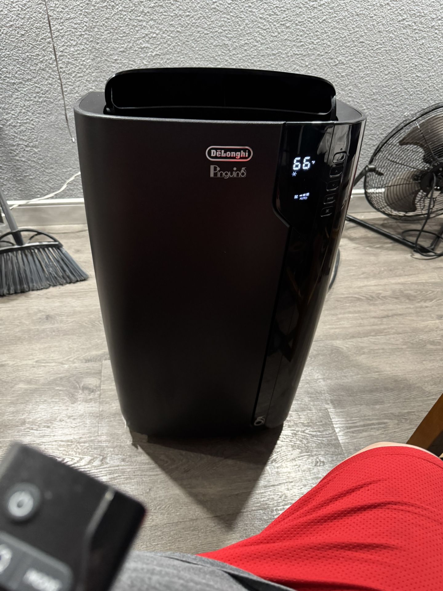 Delonghi Pinguino Portable Ac / Dehumidifier / Fan Black In Color With Remote