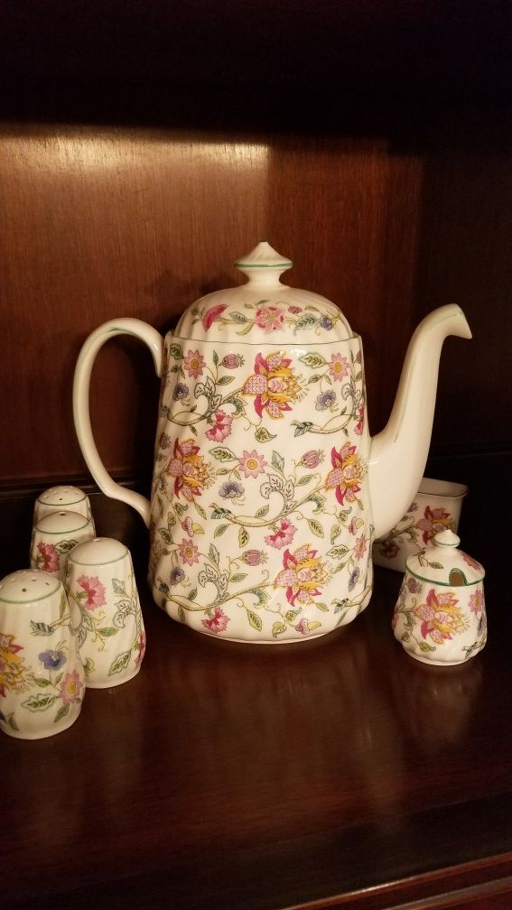139 pieces Minton Haddon Hall