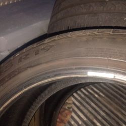 Set 225/45R19