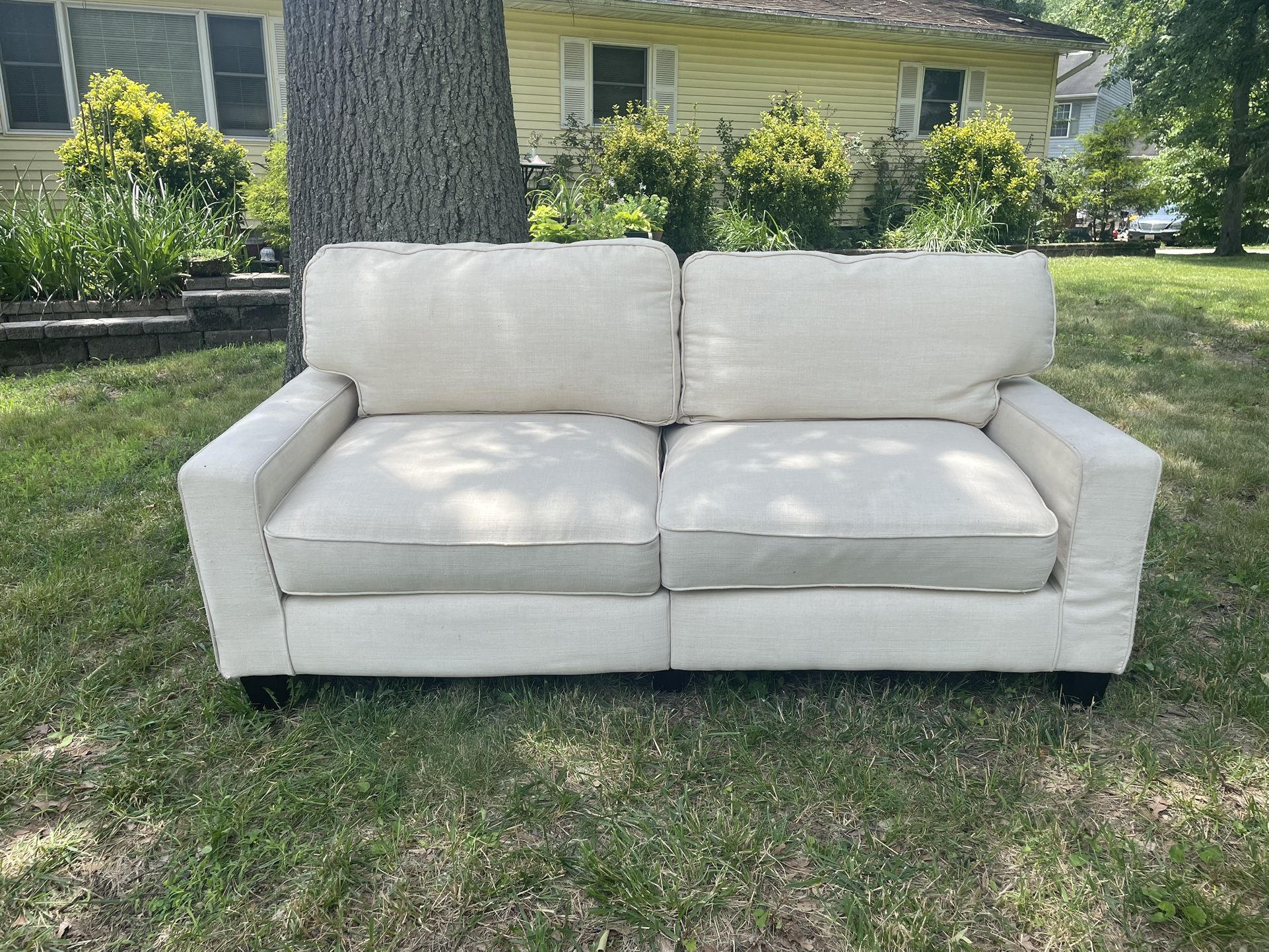 FREW White Loveseat