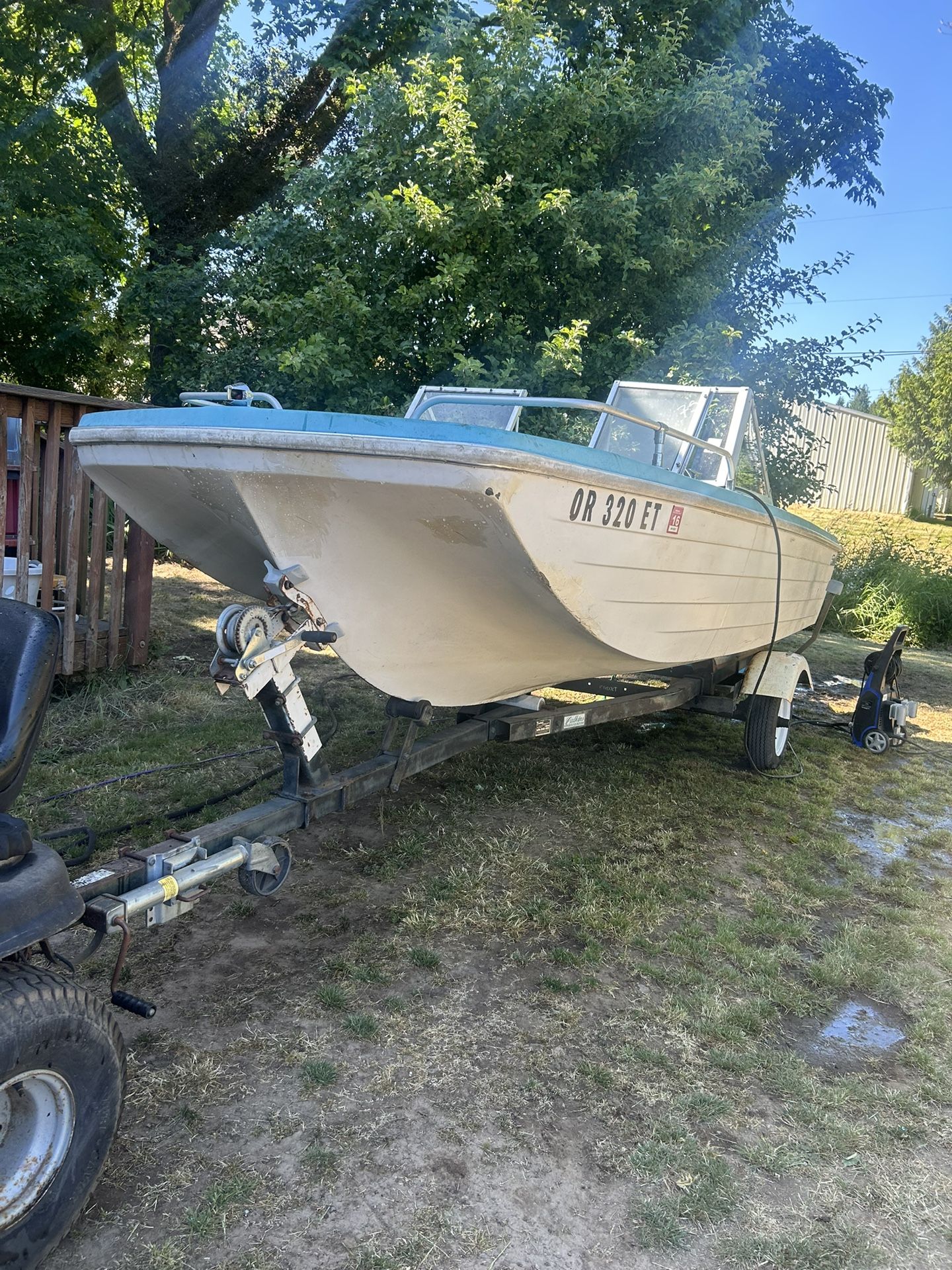 1971 Seaswirl 15 foot 65 horse mercury runs good got title for Boat