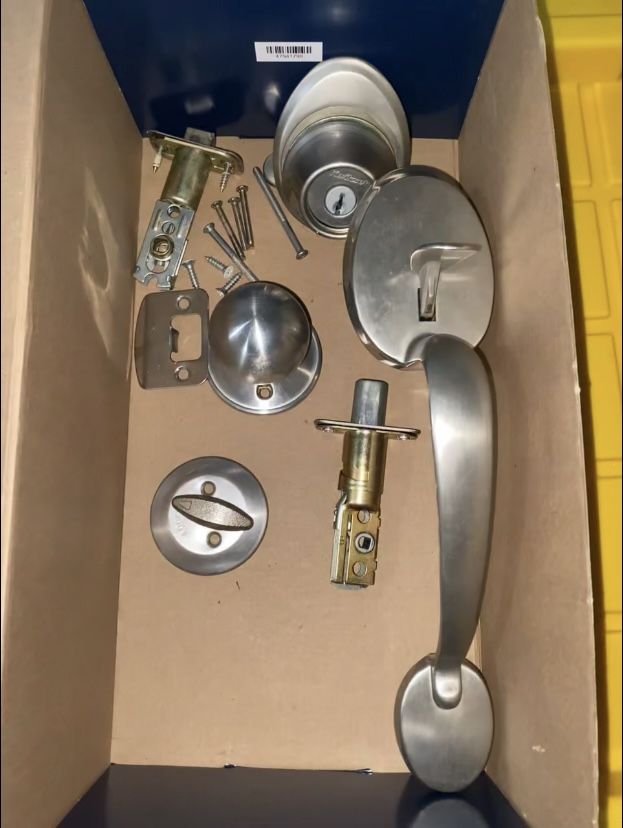 Front Entrance Door Knob (Key Included)