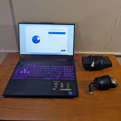 Asus Tuf F15 (RTX 4060, i7-13620H, 16 GB DDR5, 1 TB SSD) BUNDLE - NEAR MINT