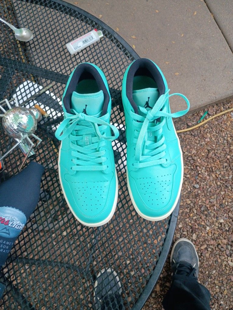 Air Jordan Hyper Turquoise Size 9