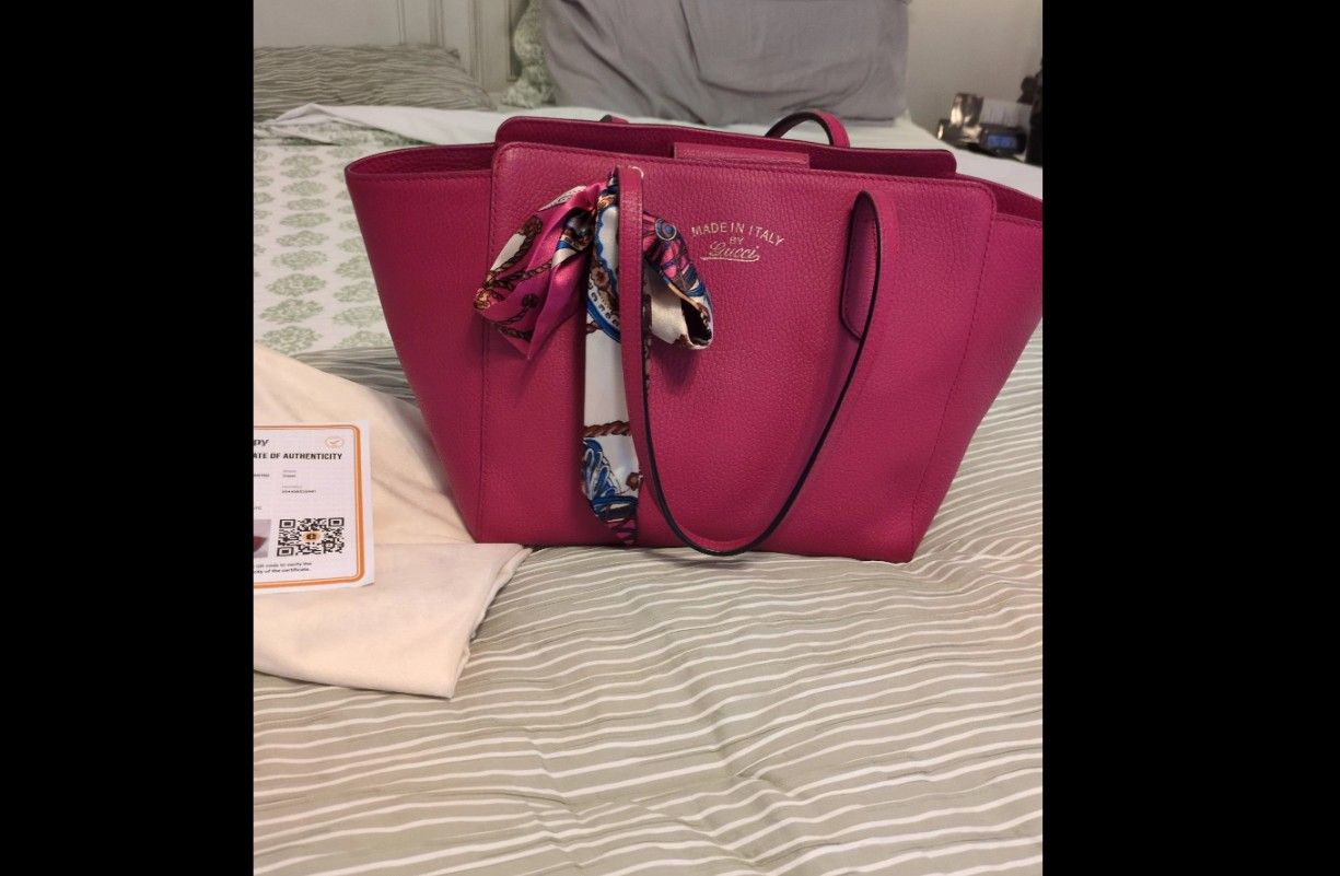 Swing Tote in Barbie Pink leather Bag