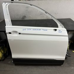 2018-2019-2020-2021-2022-2023-2024 VOLKSWAGEN TIGUAN RIGHT FRONT DOOR OEM USED #9129
