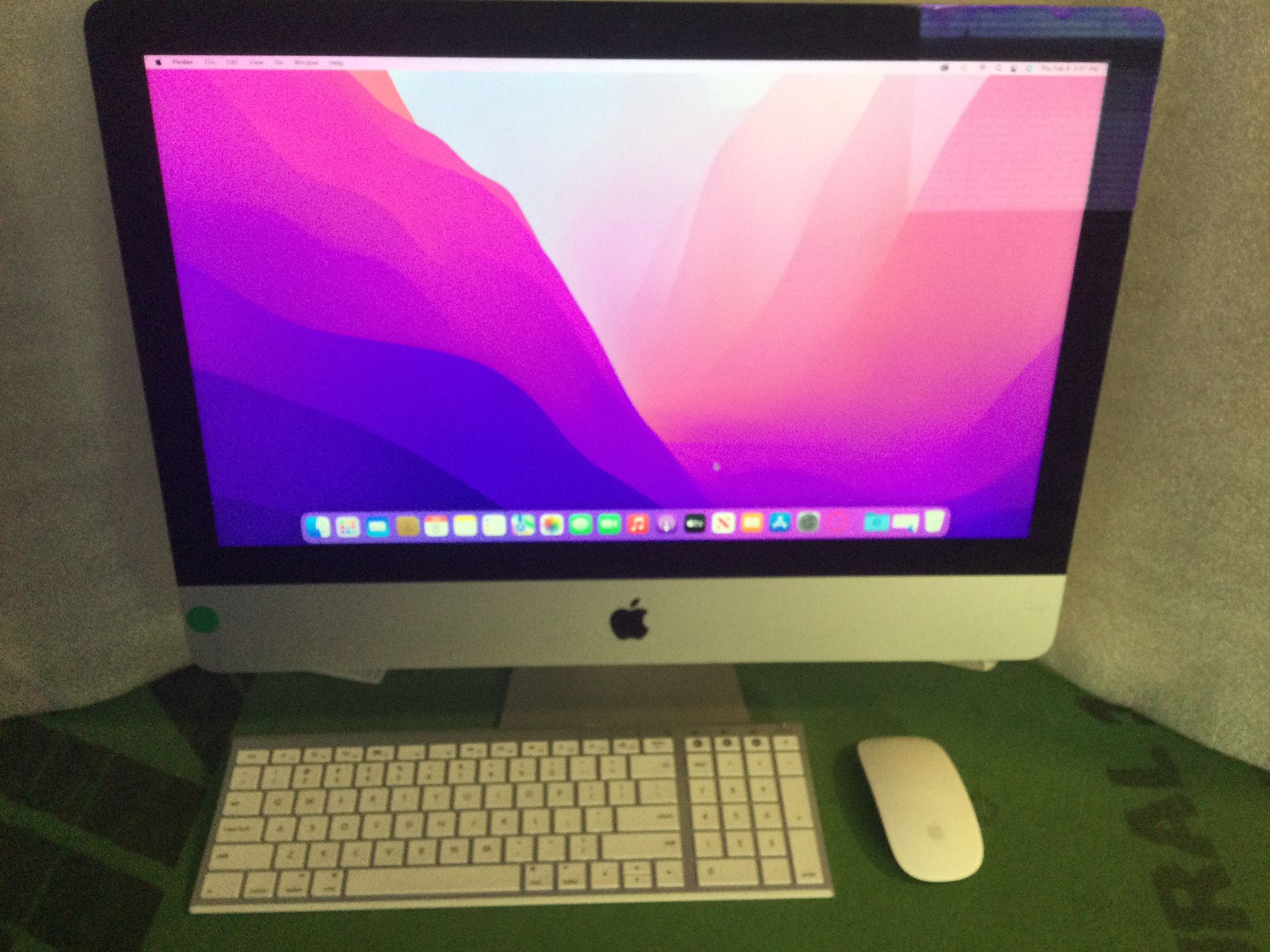 2015 Apple iMac Computer 21.5 1TB SSD i5 8GB RAM Fully Loaded for all use.