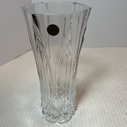 This item is a vintage Cristal d'Arques lead crystal vase made in France