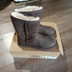 Womens UGG Classic Boots Size 8 Dark Brown