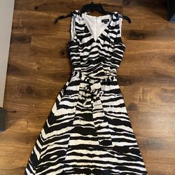 Brand New Woman’s Tahari brand Black and White Dress Up For Sale 