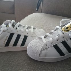 Adidas Superstar Size 5 Men/7 Women