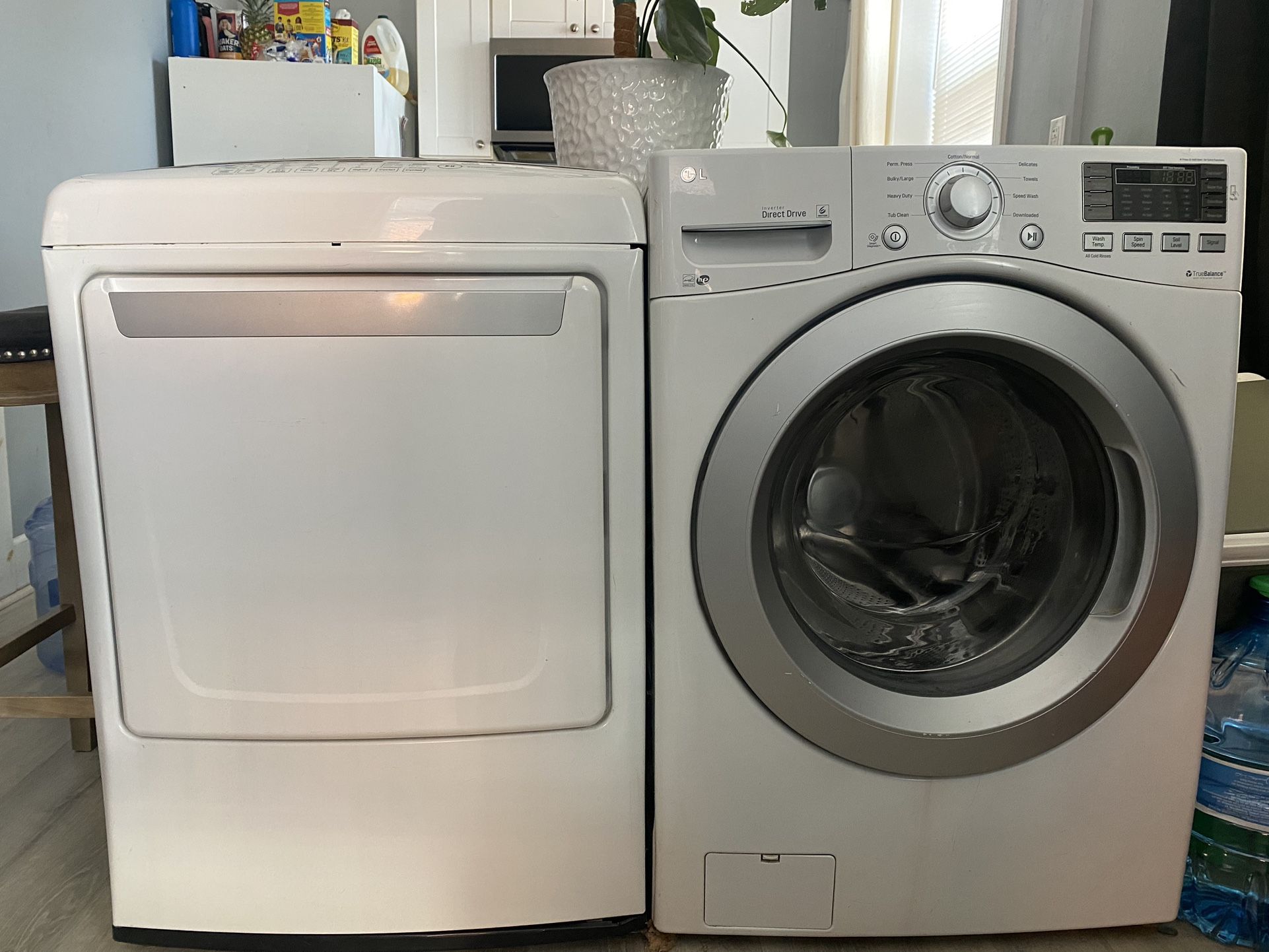 Lg Washer and dryer 