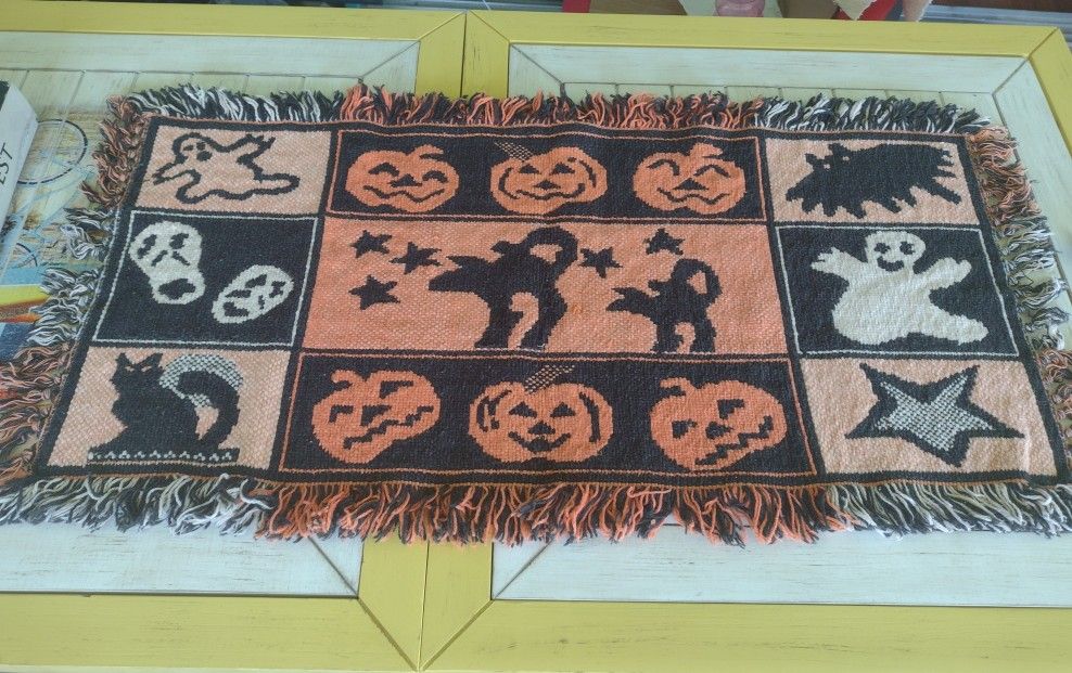 Vintage Halloween Woven Table Placemats, Centerpiece