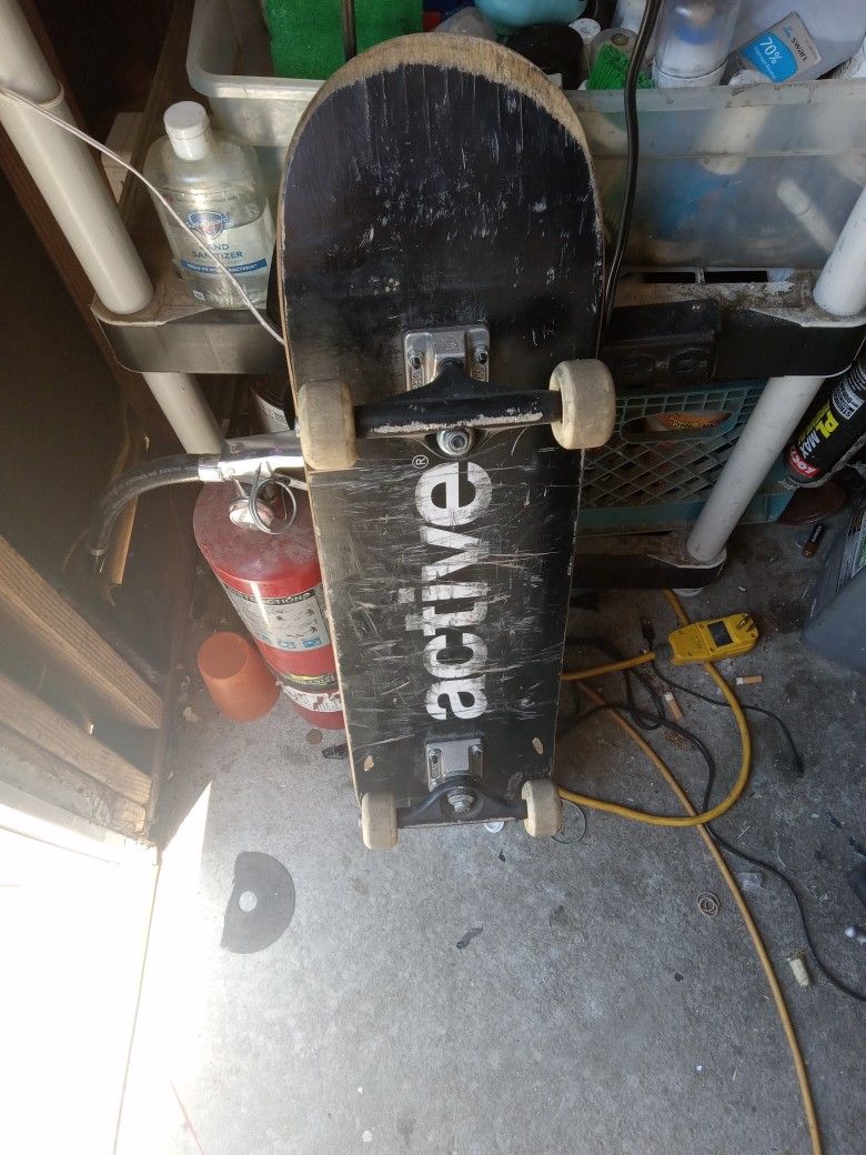Active Board With Independent Trucks