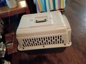 Pending pick up. LG. Dog Crate