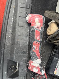 Multi tool with battery