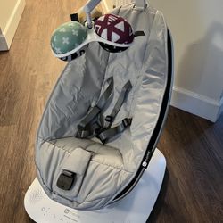 MamaRoo® Multi-Motion Baby Swing (lightly Used)