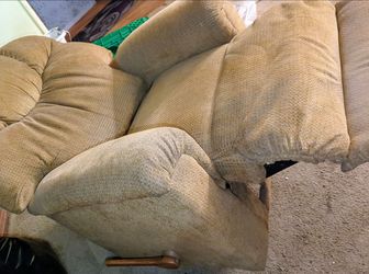 Lay-Z-Boy Fully Reclining Recliner Chair,  Normal Retail $1299+ New?