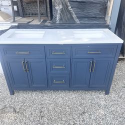 Hi everyone we have this  vanity on sale need little bit issues the top get sun burn and have minor scratches retail price $1600 here only $750 cash  