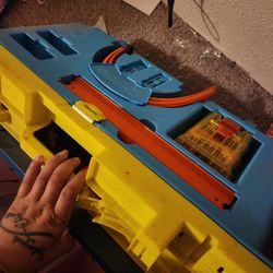 Hot Wheels Race Track W/Cars