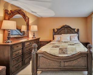 Wood Queen Size Bedroom Set