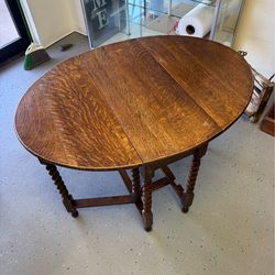 Charming antique  English Drop Leaves table