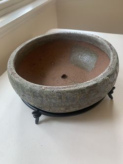 Clay Pot With Stand