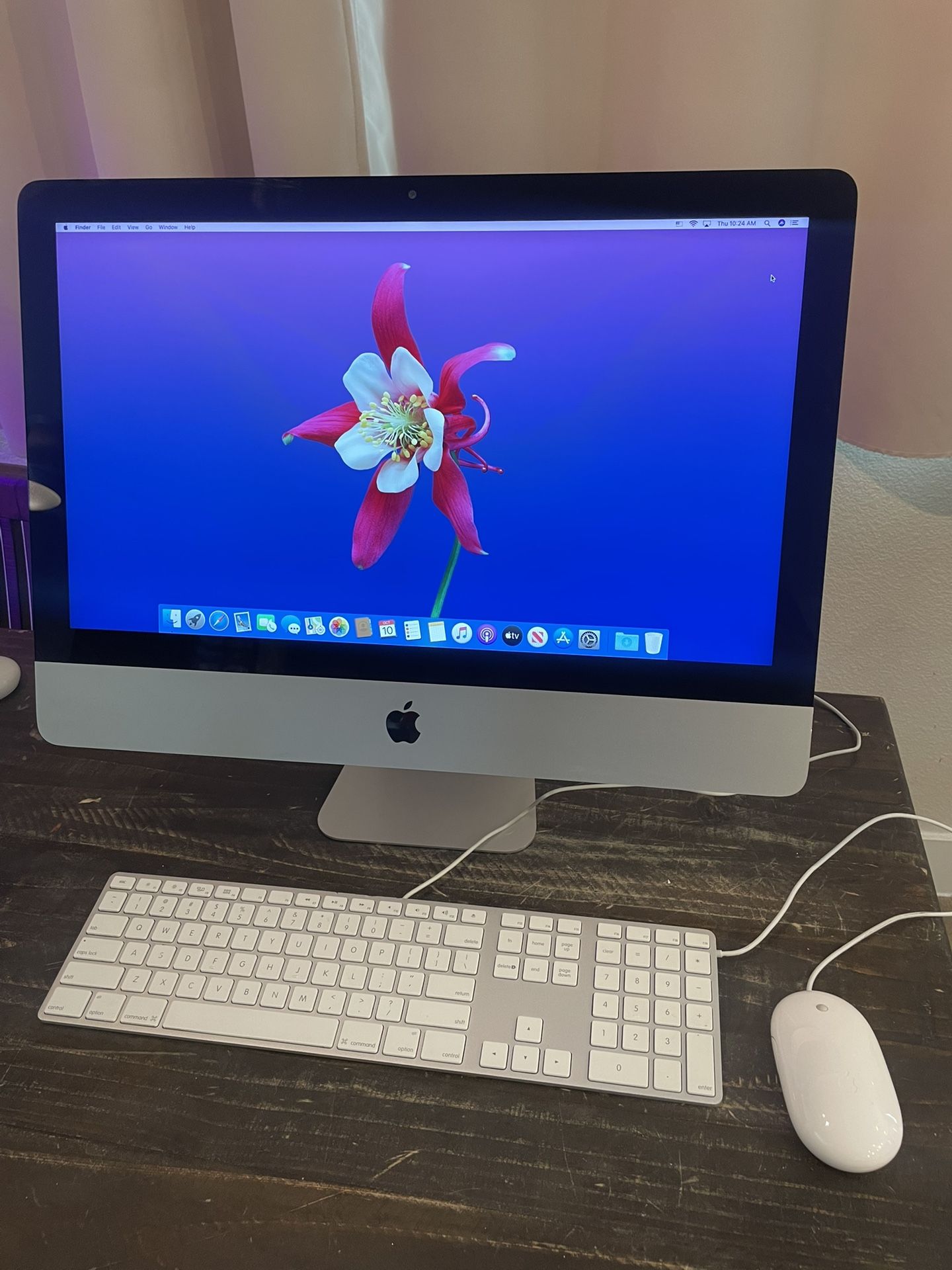 2012 Apple iMac 21.5-inch Slim 16gb Ram 3.1ghz i7 Processor 1tb Hdd. Comes With Wired Keyboard And Mouse . Works Great