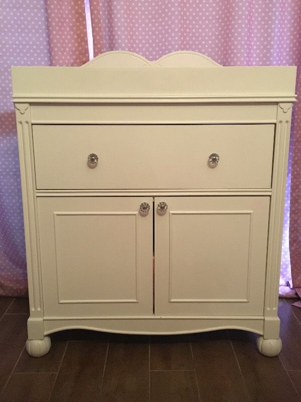 Summer Infant Disney Princess Changing Table/Dresser