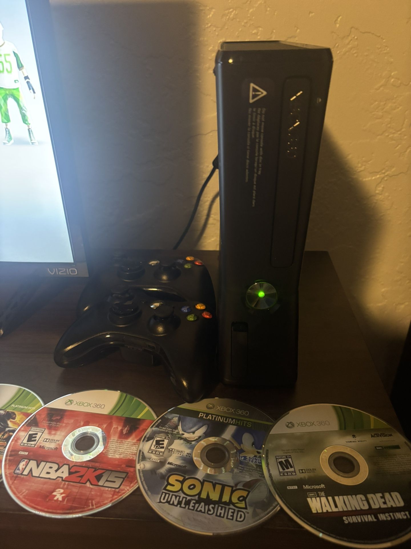 Xbox 360 - Works ! With 2 Controllers And 11 Games 