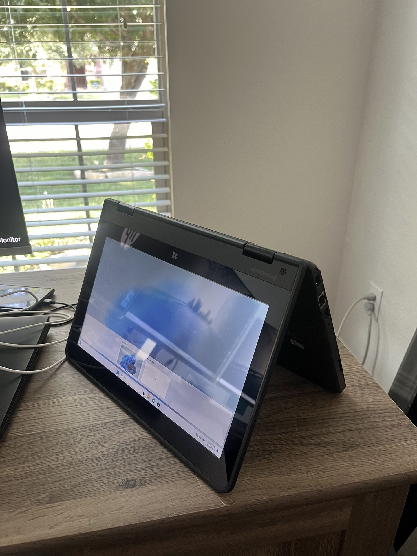 Lenovo Touchscreen Laptop 8gb / 128gb SSD