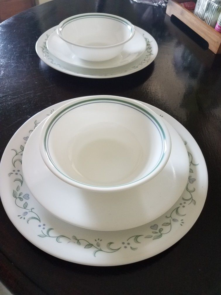 6 Pc- NEW CORELLE Dish Set
