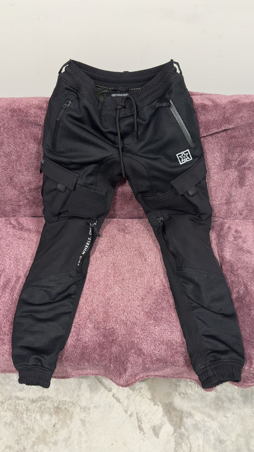 RIDE RICH UNIT 16™ V2.FLOW™ MESH ARMOURED CARGO JOGGERS {BLACK}
