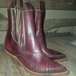 Nopal red leather cowboy ankle boots. 