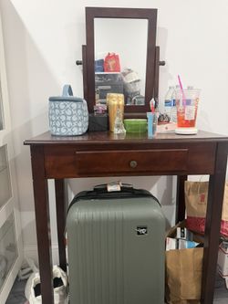 make up desk