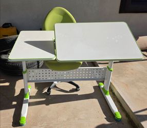 KIDS DESK