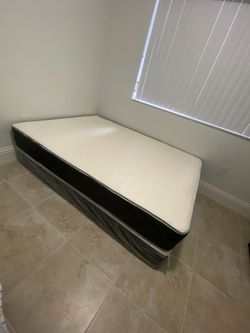 NEW FULL SIZE SET MATTRESS AND BOX SPR+ING-2pcs