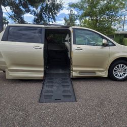 2014 Toyota Sienna