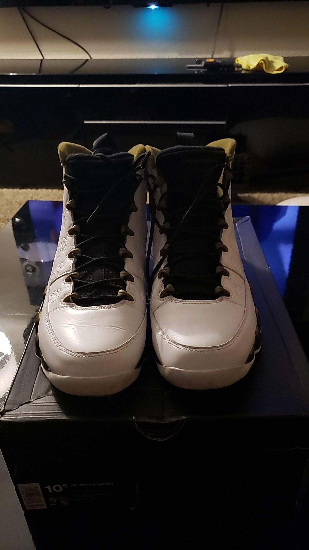 Air Jordan retro 9 sz 10.5