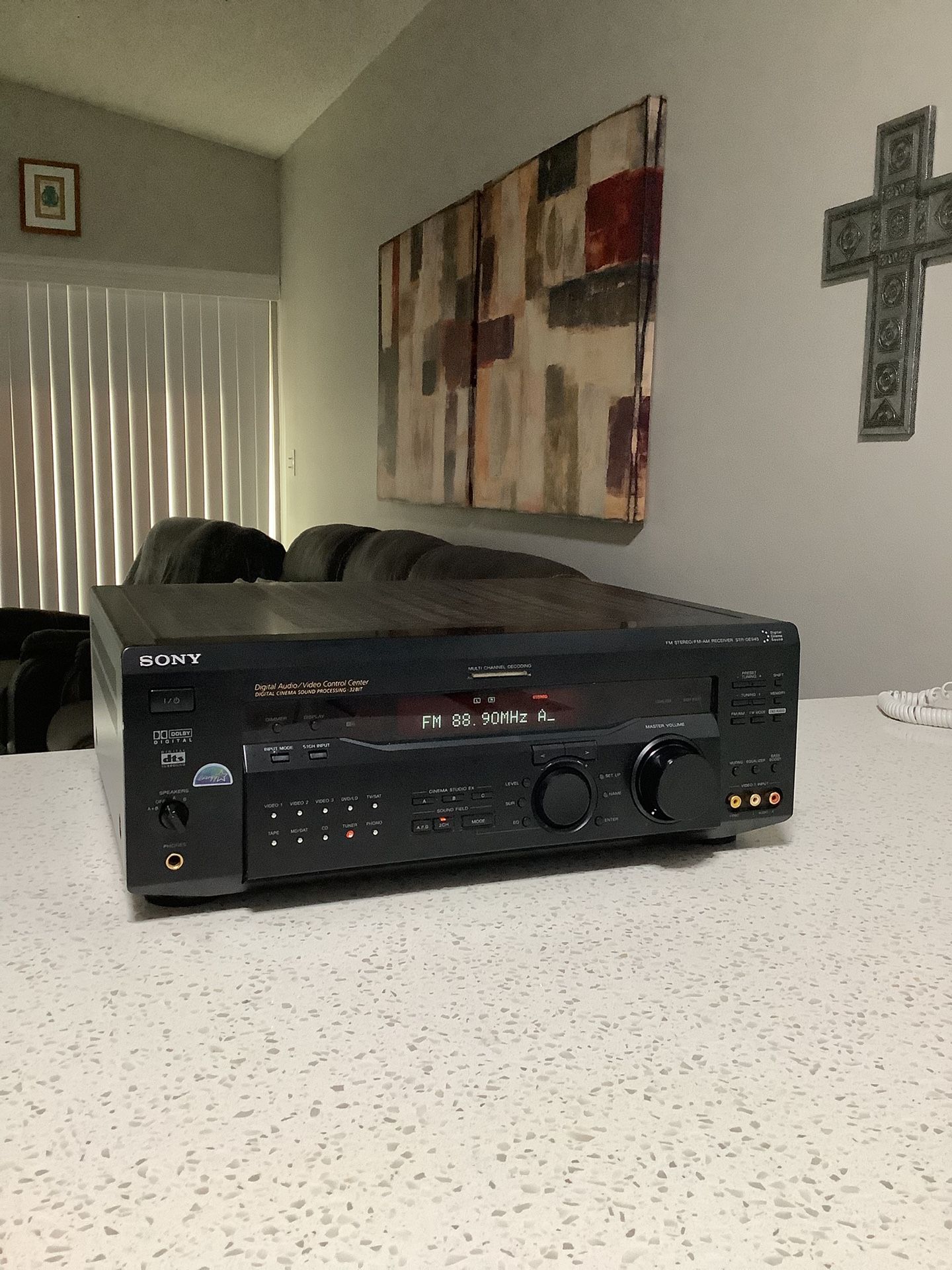 * Sony * High Power High Quality Home Theater Surround Sound & Stereo Receiver . Amazing Sounding Receiver . Like New . Must See .