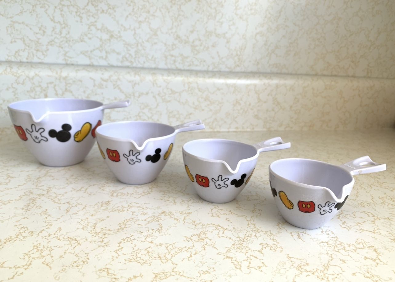 Disney Parks Mickey Mouse SCATTERED Body Parts Plastic Measuring Cup Set Retired