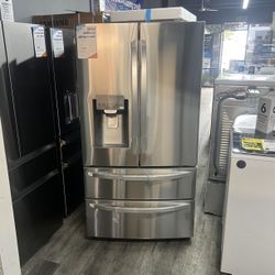 LG Extra Large Capacity Stainless Steel Refrigerator With Ice Maker And Water Dispenser💥💥27.8 Cubic Ft Two Freezer Doors  
