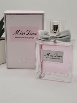 DIOR 

Miss Dior Blooming Bouquet

3.4 fl (USED 5-10%)
