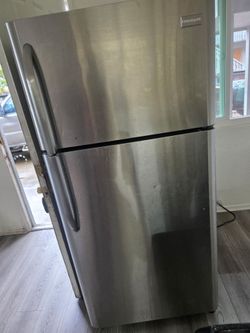 Refrigerator and gas stove