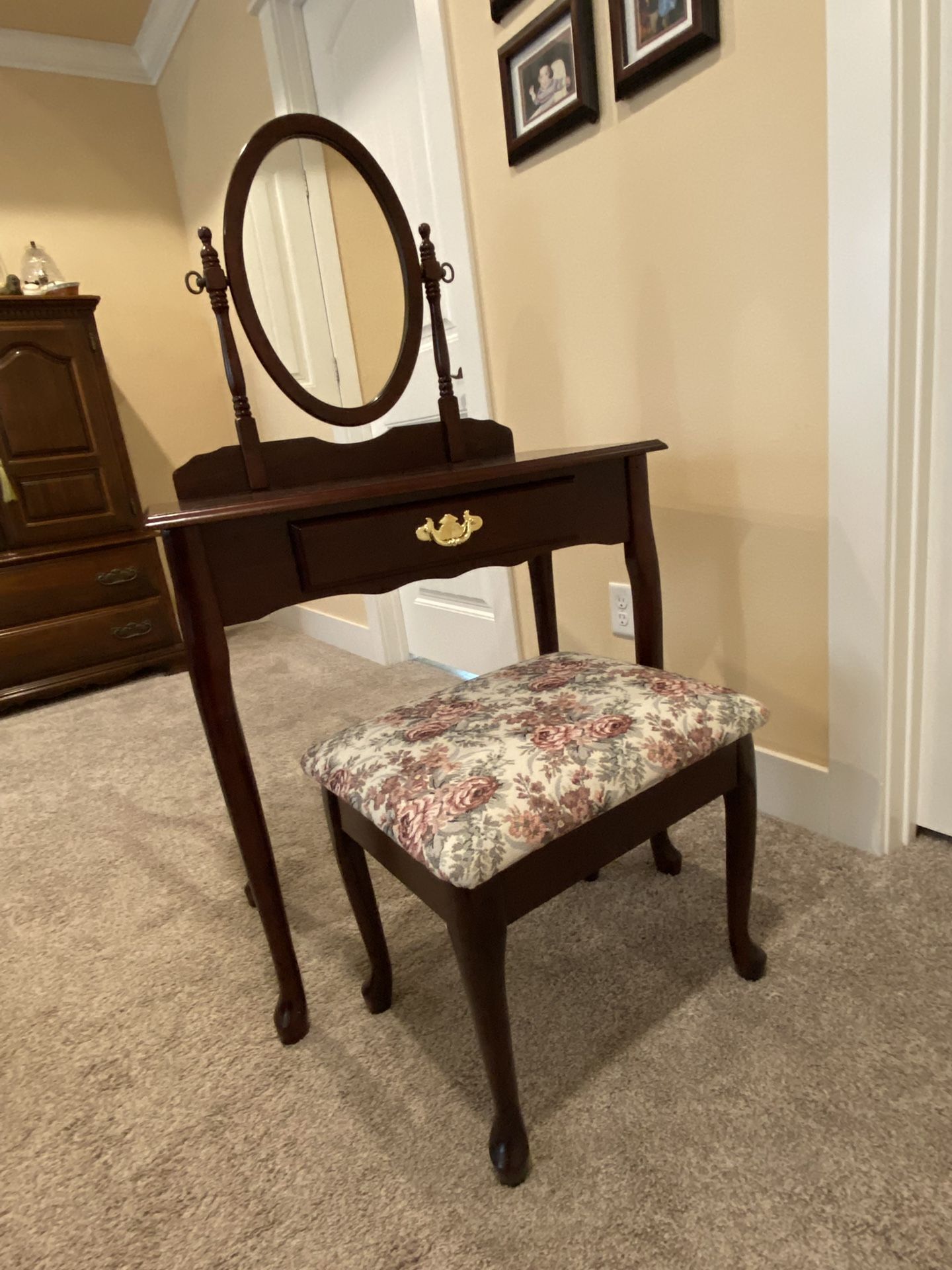 Queen Anne Dressing Table