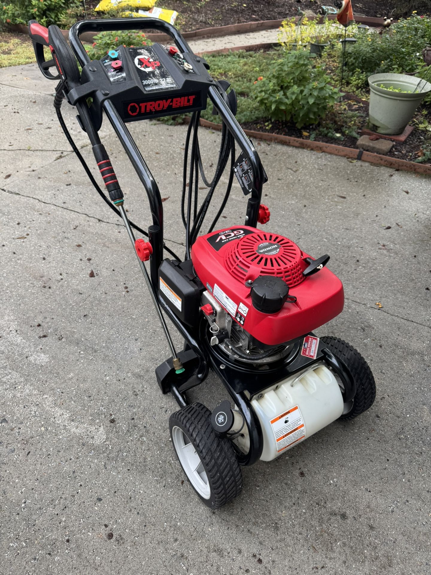Troy Bilt Pressure Washer -3000 psi Works Great!!