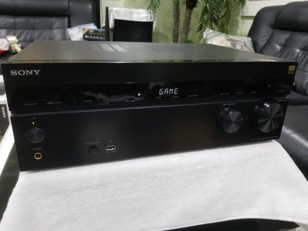 Sony 5.2 4K 3D Receiver come with remote anything including (New)