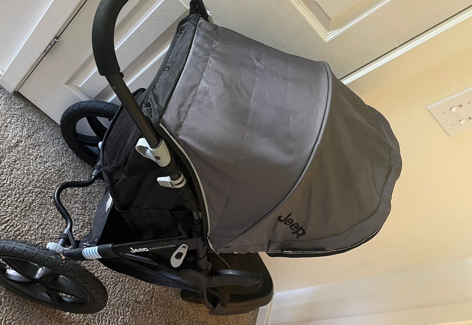 Silla Con Comedor ,carriola Jeep Y Baño