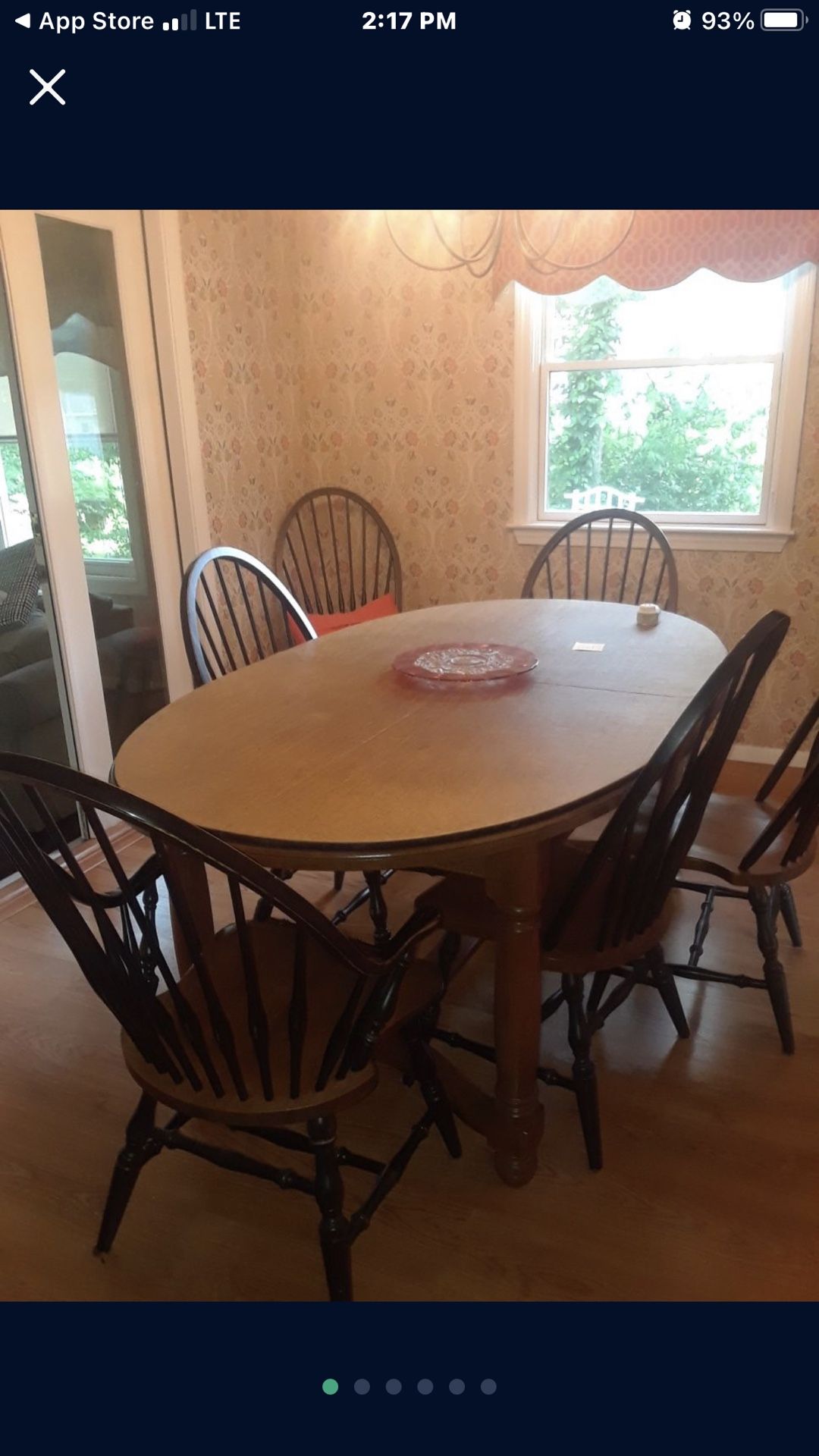 Excellent Condition Dining Room Table With 6 Chairs And Extra Leaf Extension