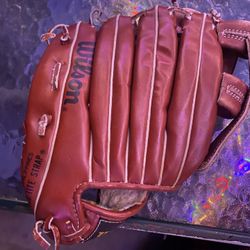 Mens baseball wilson glove good condition 